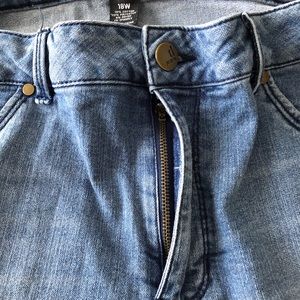 Plus 18w D jeans brand light wash extra stretch